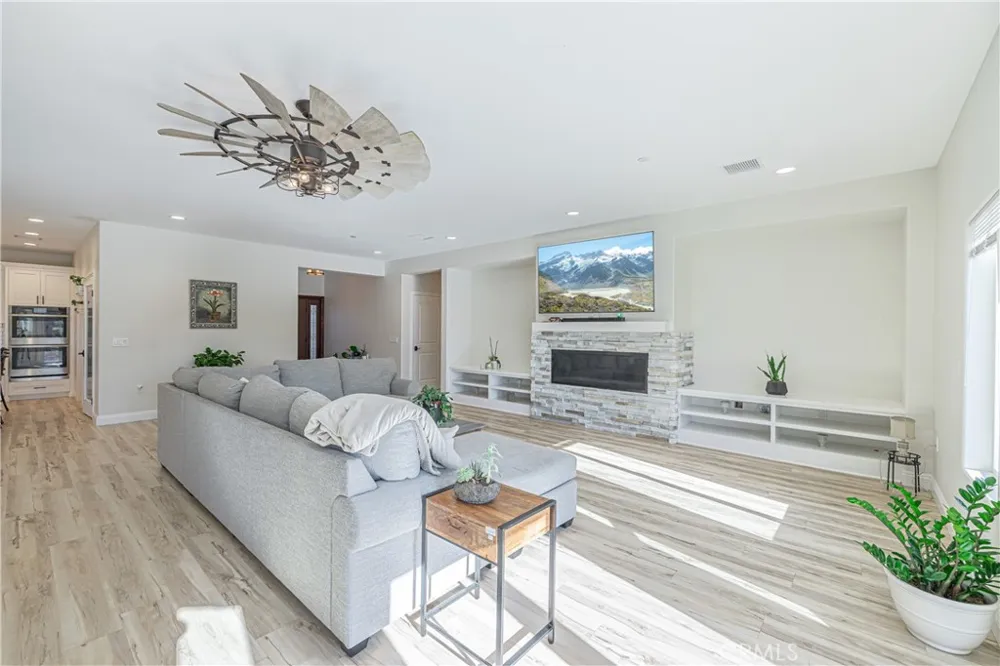 42620 25th W Lancaster, CA 93536