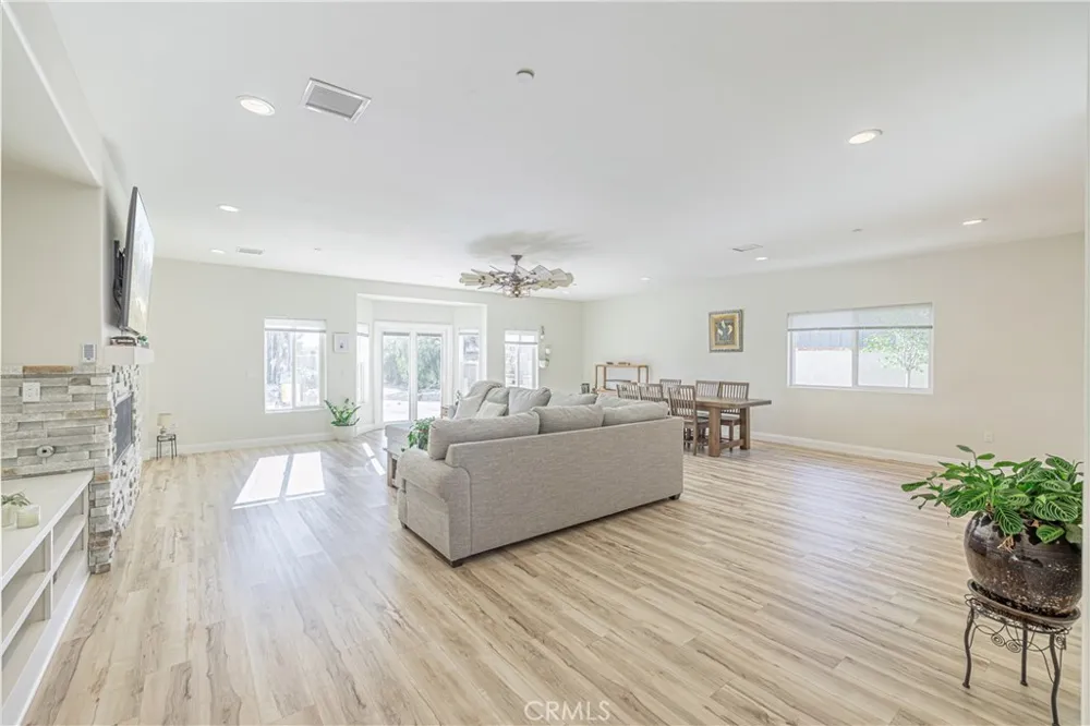 42620 25th W Lancaster, CA 93536