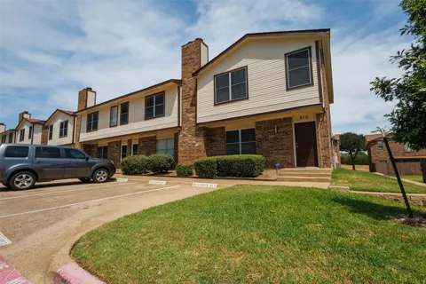 910 Cedar Terrace #910