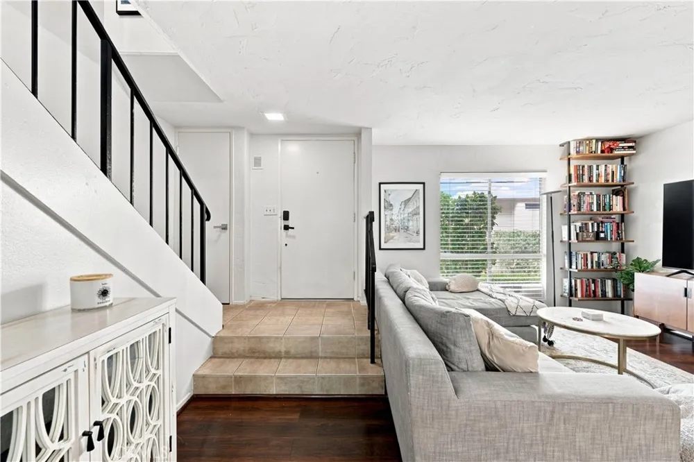 27511 Endeavor St Agoura Hills, CA 91301