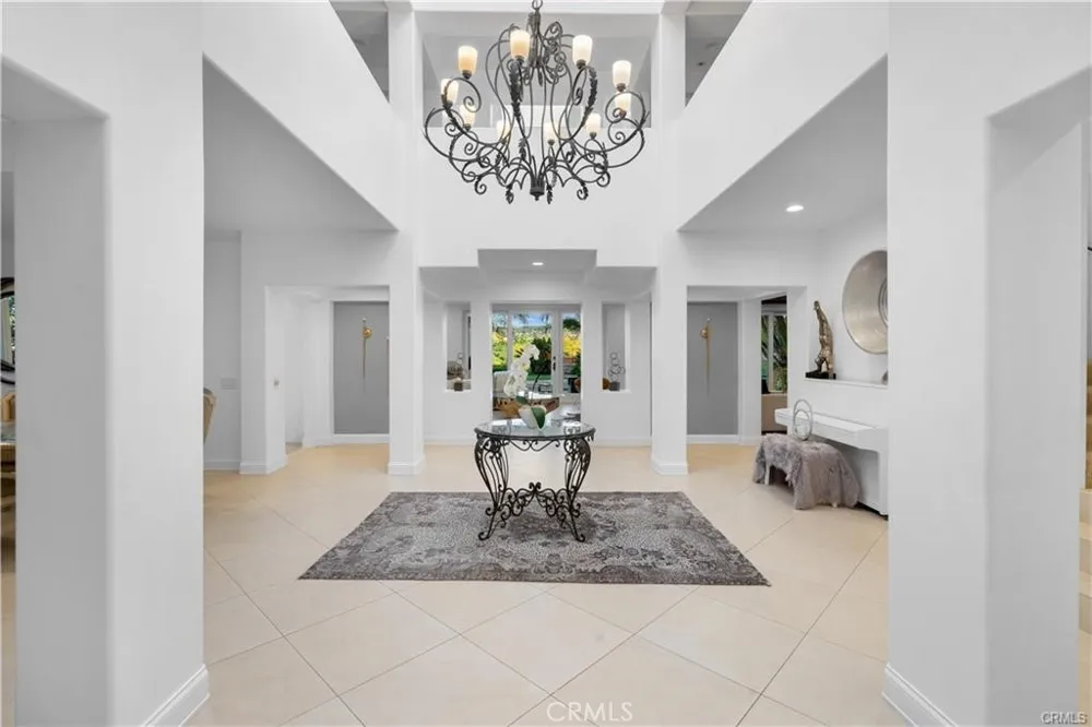 24142 Park Riviera Calabasas, CA 91302