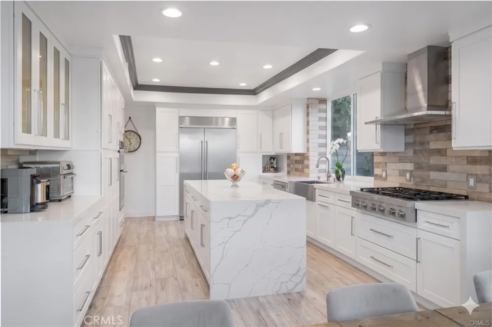 24142 Park Riviera Calabasas, CA 91302