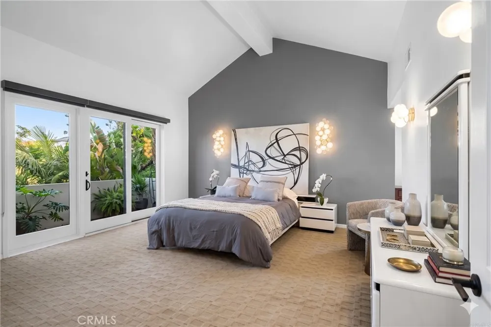 24142 Park Riviera Calabasas, CA 91302