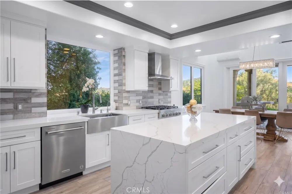 24142 Park Riviera Calabasas, CA 91302