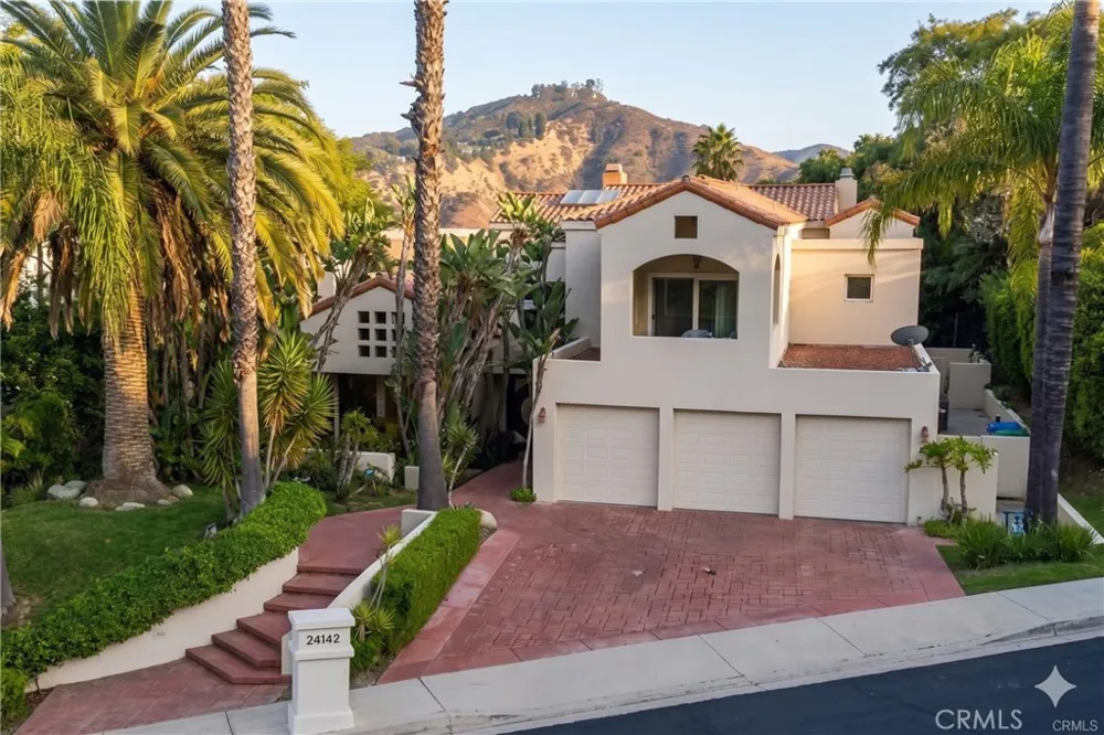 24142 Park Riviera Calabasas, CA 91302