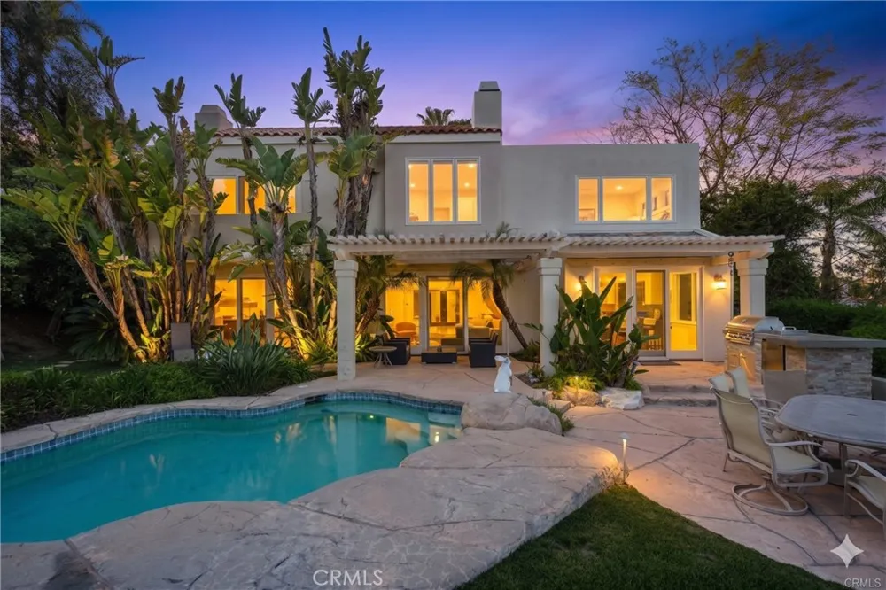 24142 Park Riviera Calabasas, CA 91302