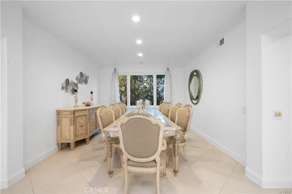 24142 Park Riviera Calabasas, CA 91302