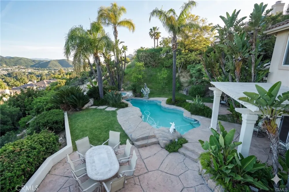 24142 Park Riviera Calabasas, CA 91302