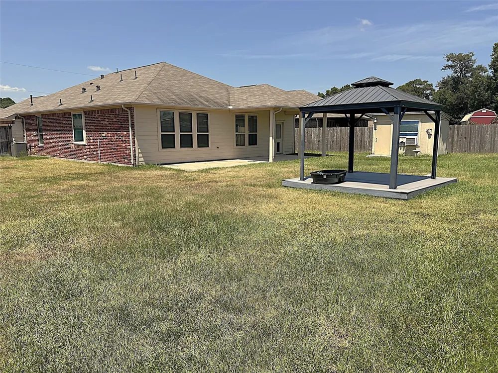 96 Jessica Drive Dayton, TX 77535