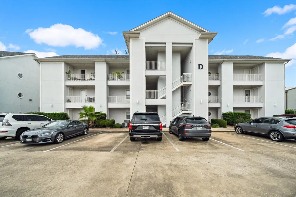 168 Lake Point Boulevard #D204 Conroe, TX 77356
