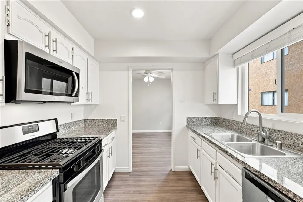 21900 Roscoe Boulevard #8 Canoga Park, CA 91304