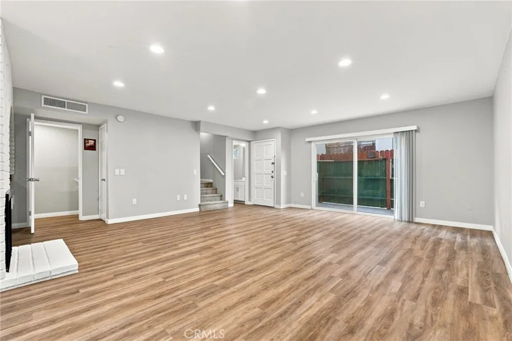 21900 Roscoe Boulevard #8 Canoga Park, CA 91304
