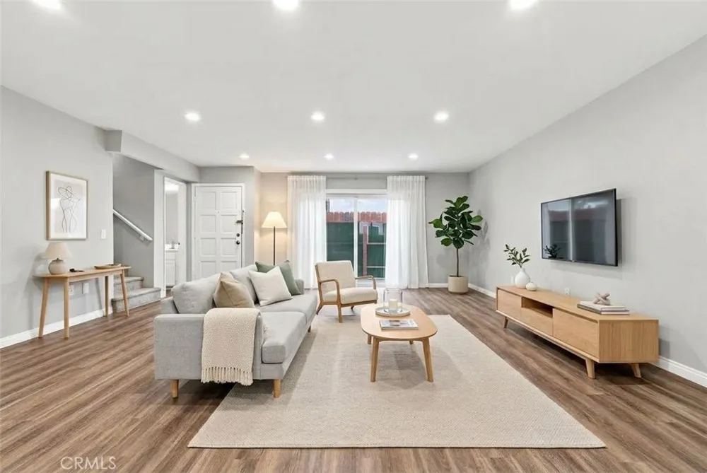 21900 Roscoe Boulevard #8 Canoga Park, CA 91304