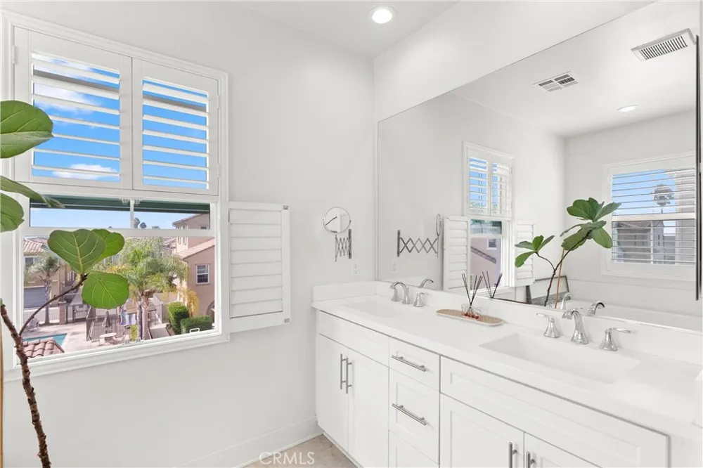 710 W Tribella Court Santa Ana, CA 92703