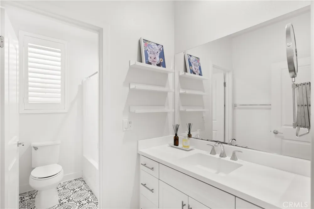 710 W Tribella Court Santa Ana, CA 92703