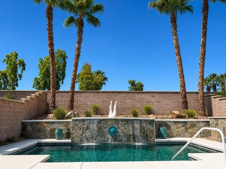 78582 Hampshire Avenue Palm Desert, CA 92211