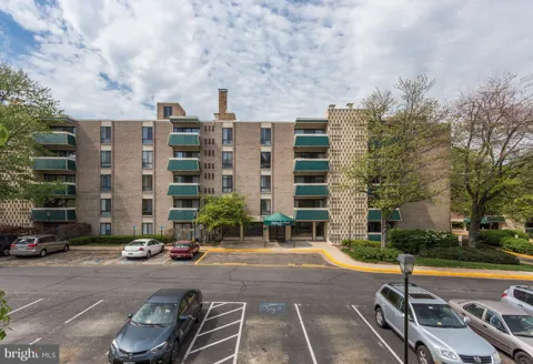 6133 LEESBURG PIKE #201