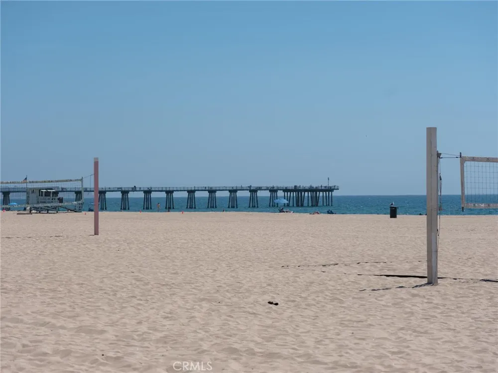 60 18th Street Hermosa Beach, CA 90254