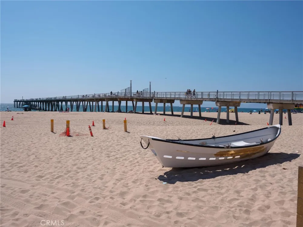 60 18th Street Hermosa Beach, CA 90254