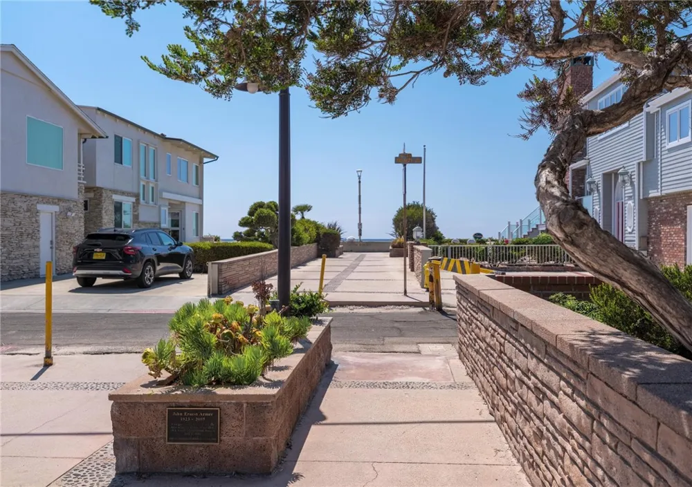 60 18th Street Hermosa Beach, CA 90254