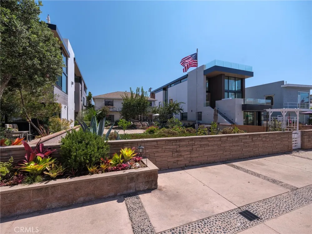 60 18th Street Hermosa Beach, CA 90254