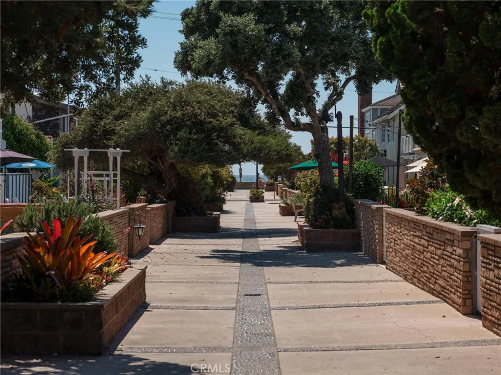 60 18th Street Hermosa Beach, CA 90254
