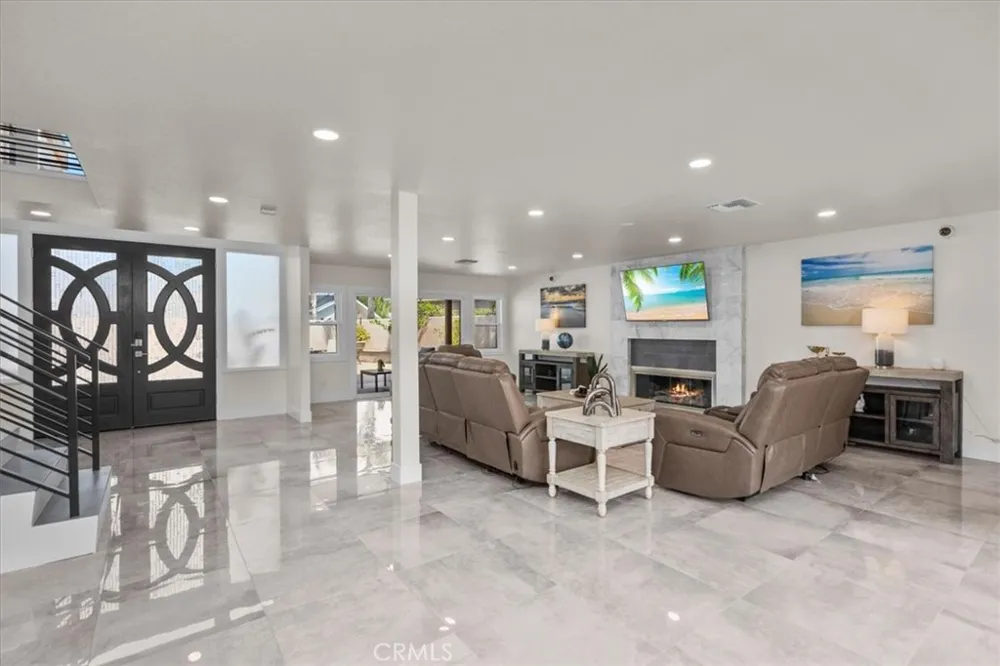 17130 Courtney Huntington Beach, CA 92649