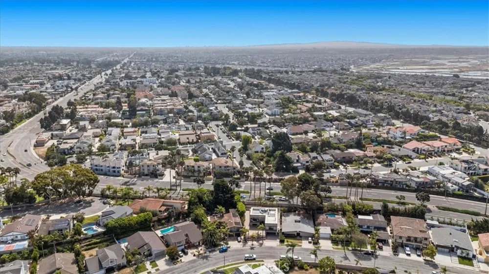 17130 Courtney Huntington Beach, CA 92649