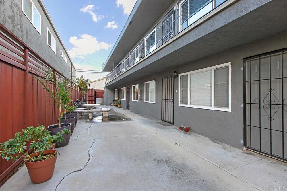 4633 Bancroft Street #8 San Diego, CA 92116