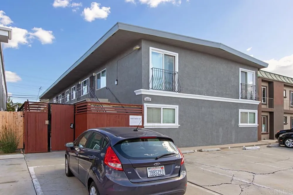 4633 Bancroft Street #8 San Diego, CA 92116