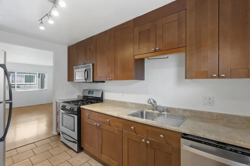 4633 Bancroft Street #8 San Diego, CA 92116