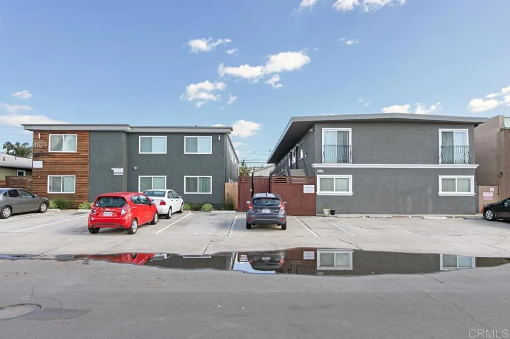 4633 Bancroft Street #8 San Diego, CA 92116
