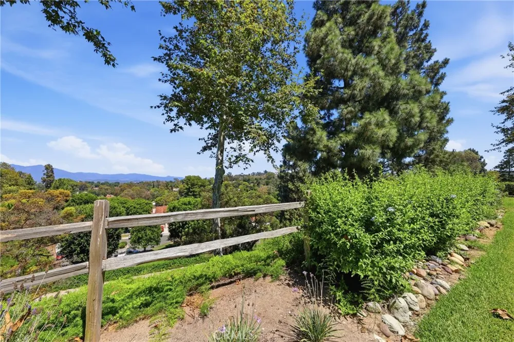 3364 Punta Alta Laguna Woods, CA 92637