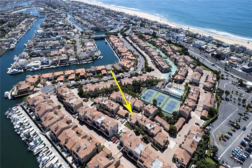 3211 Anne Huntington Beach, CA 92649