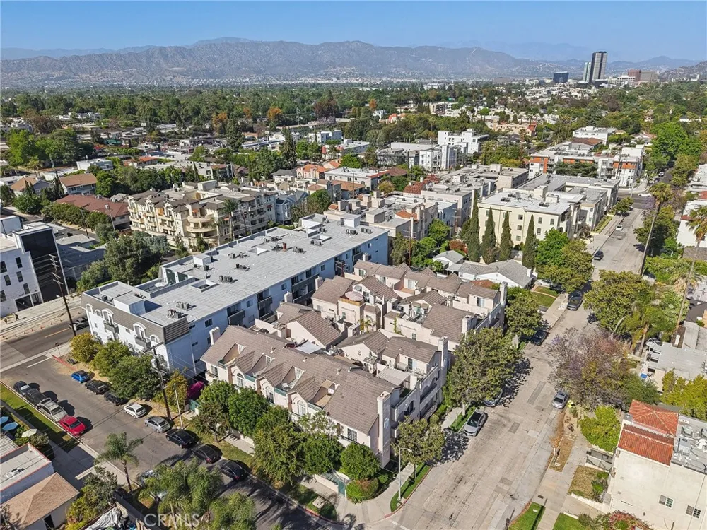 10659 Bloomfield Street Toluca Lake, CA 91602