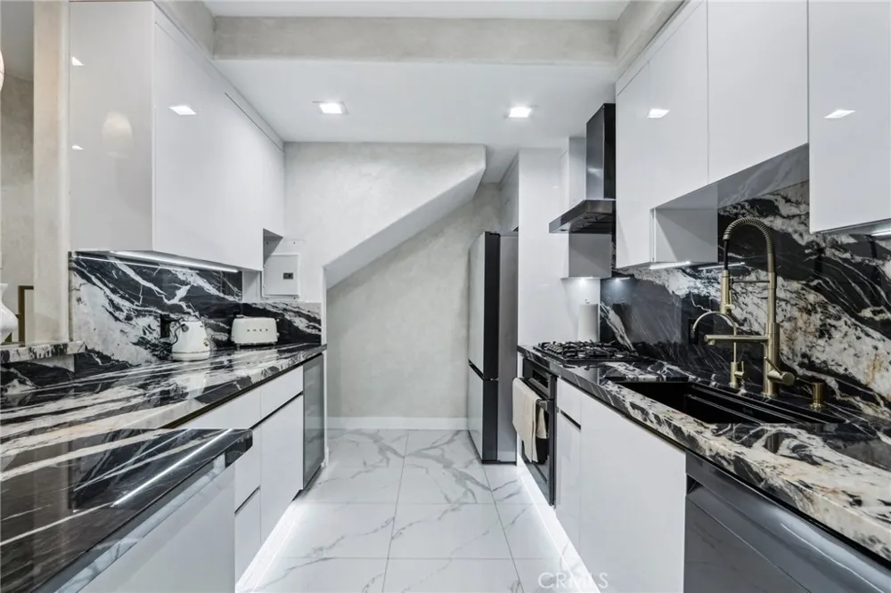 10659 Bloomfield Street Toluca Lake, CA 91602