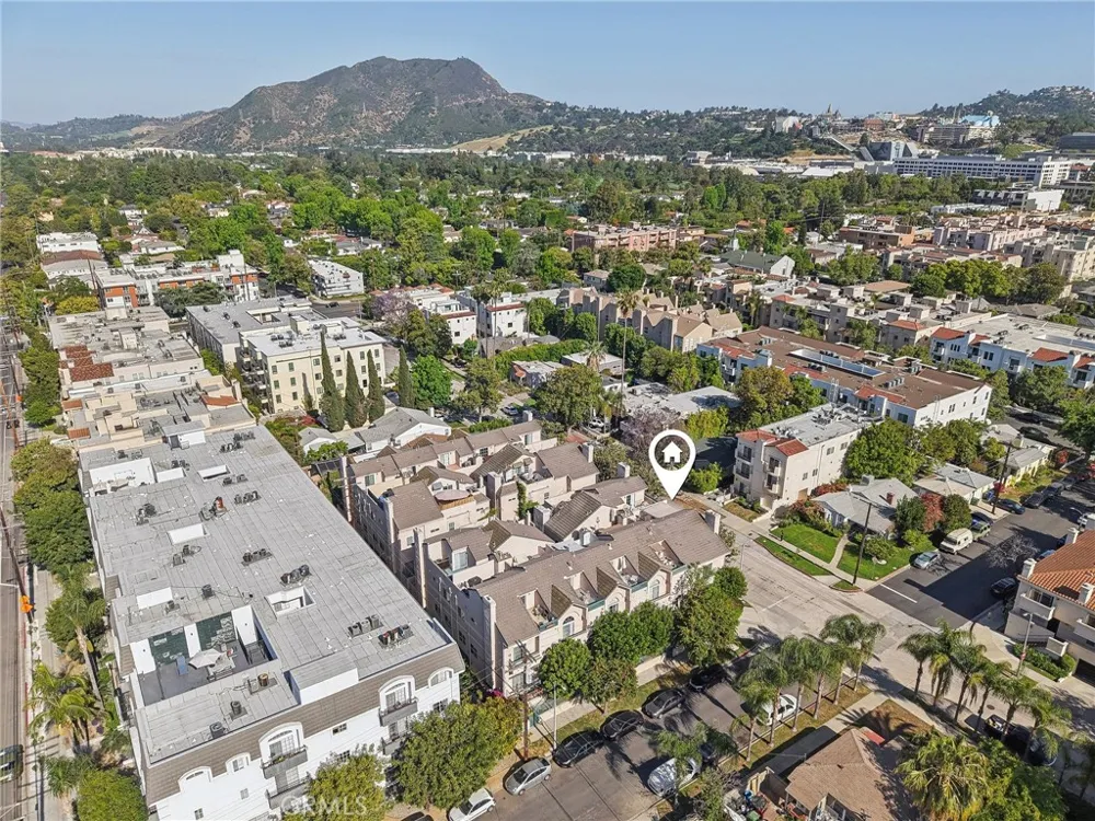 10659 Bloomfield Street Toluca Lake, CA 91602
