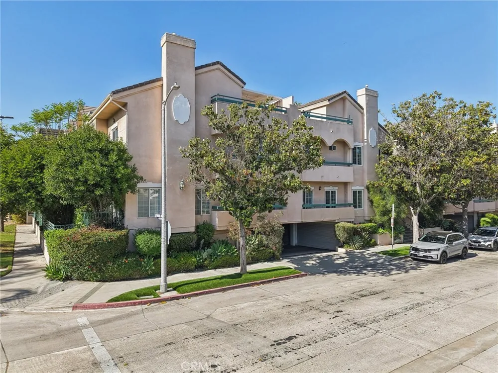 10659 Bloomfield Street Toluca Lake, CA 91602