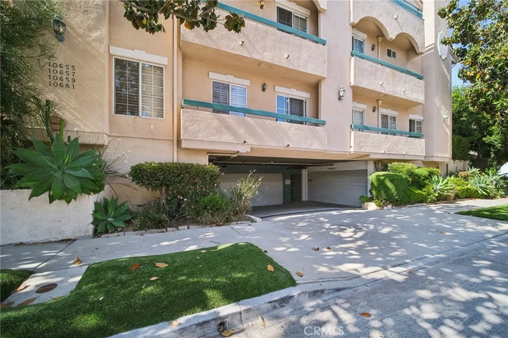 10659 Bloomfield Street Toluca Lake, CA 91602