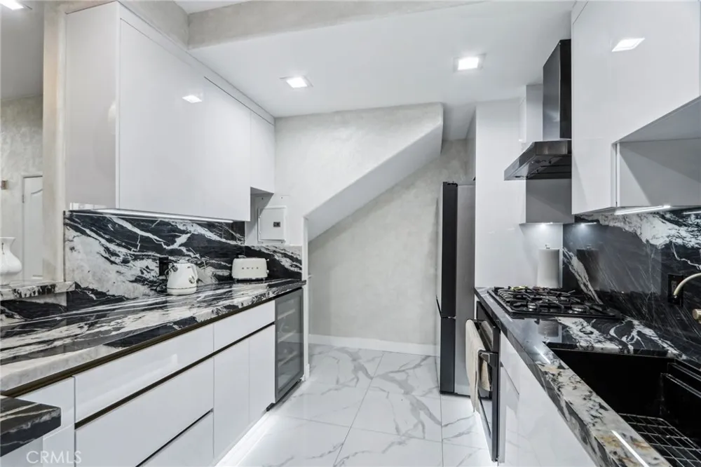 10659 Bloomfield Street Toluca Lake, CA 91602