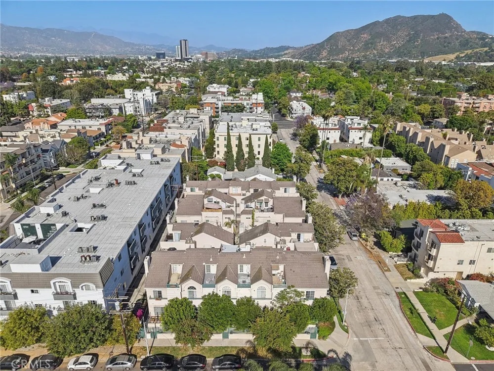 10659 Bloomfield Street Toluca Lake, CA 91602
