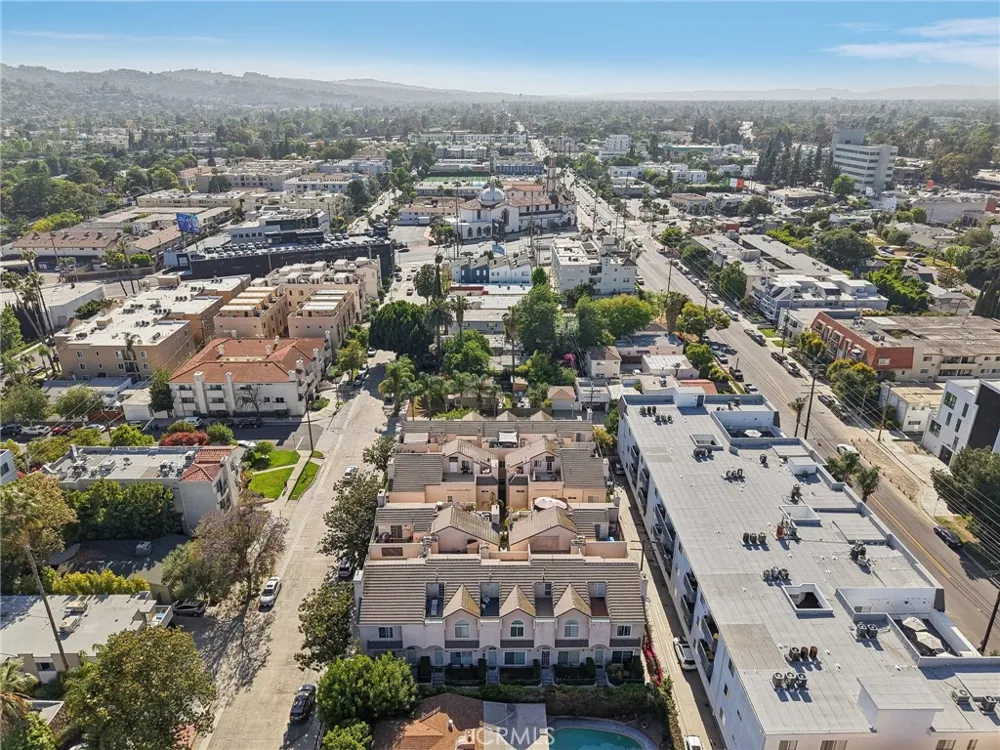 10659 Bloomfield Street Toluca Lake, CA 91602
