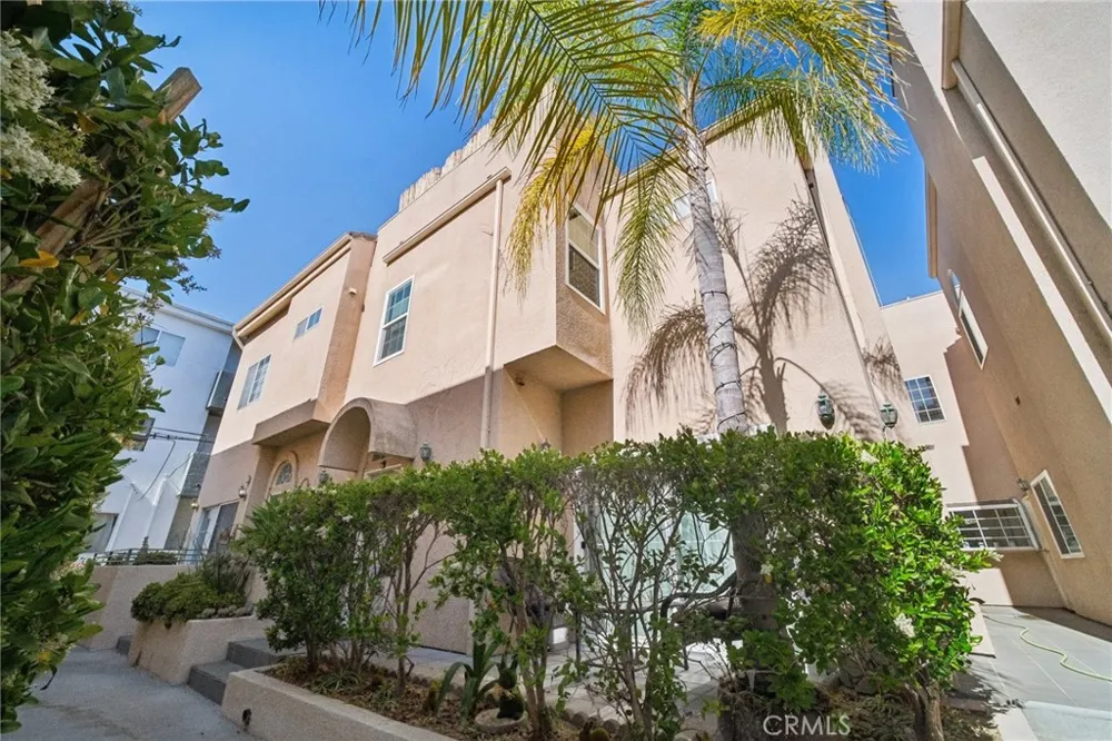 10659 Bloomfield Street Toluca Lake, CA 91602