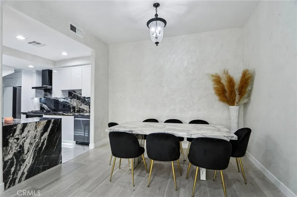 10659 Bloomfield Street Toluca Lake, CA 91602