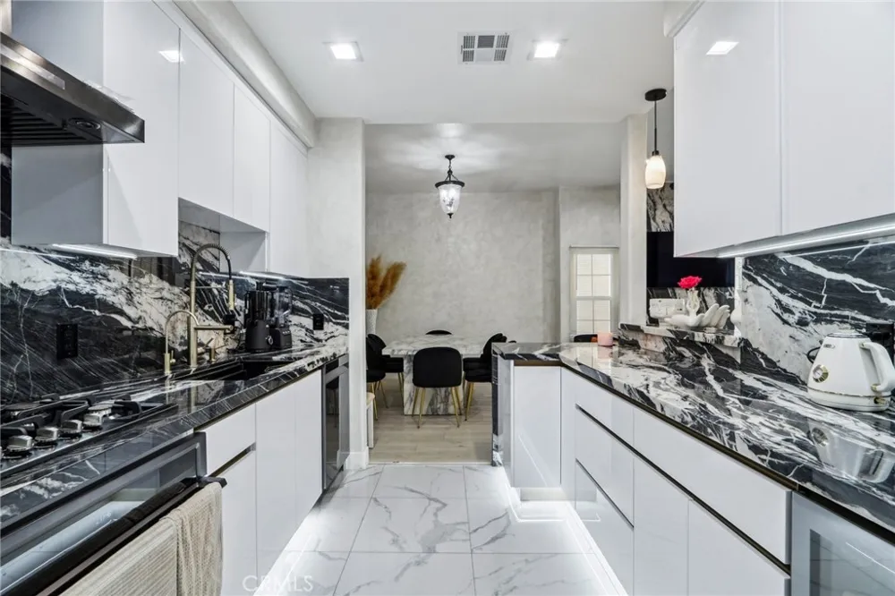 10659 Bloomfield Street Toluca Lake, CA 91602
