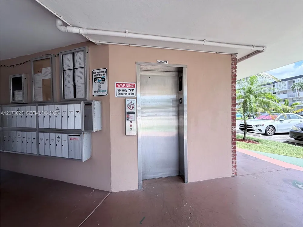2951 NW 46th Ave #109 Lauderdale Lakes, FL 33313
