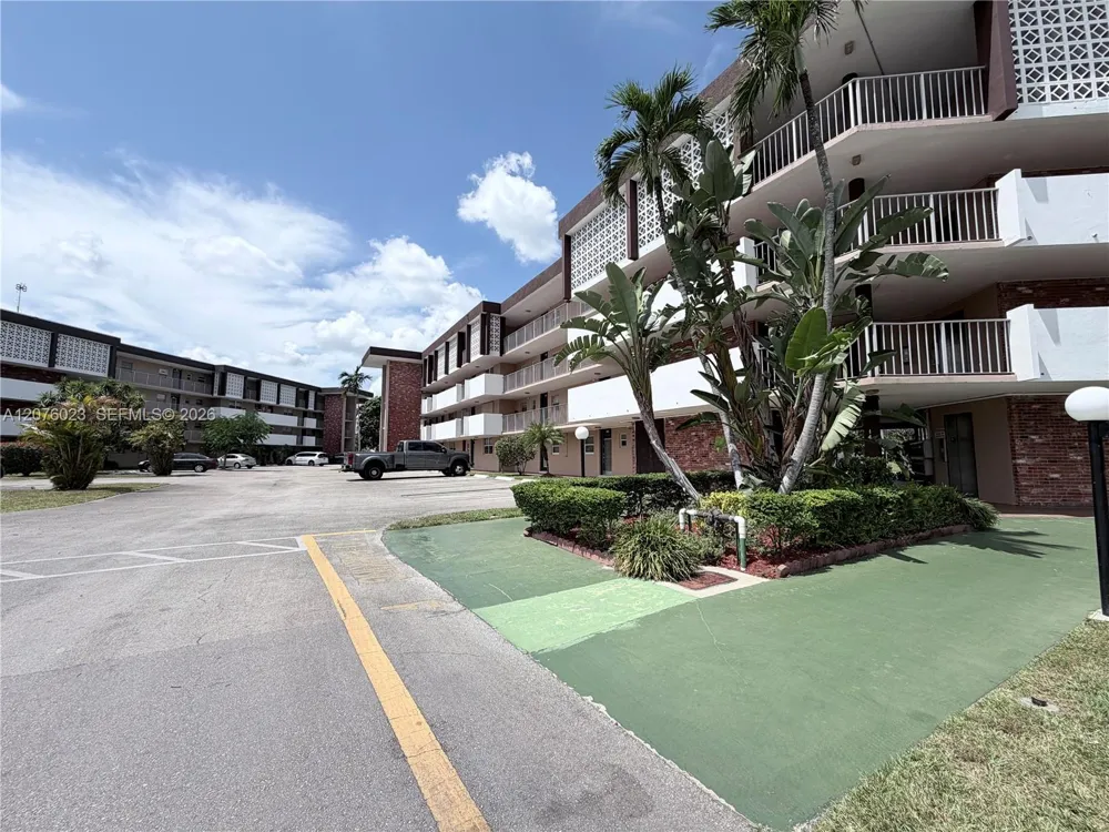 2951 NW 46th Ave #109 Lauderdale Lakes, FL 33313