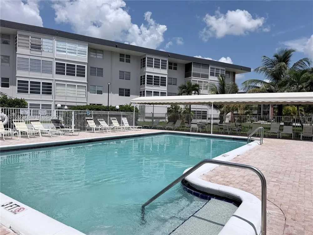 2951 NW 46th Ave #109 Lauderdale Lakes, FL 33313