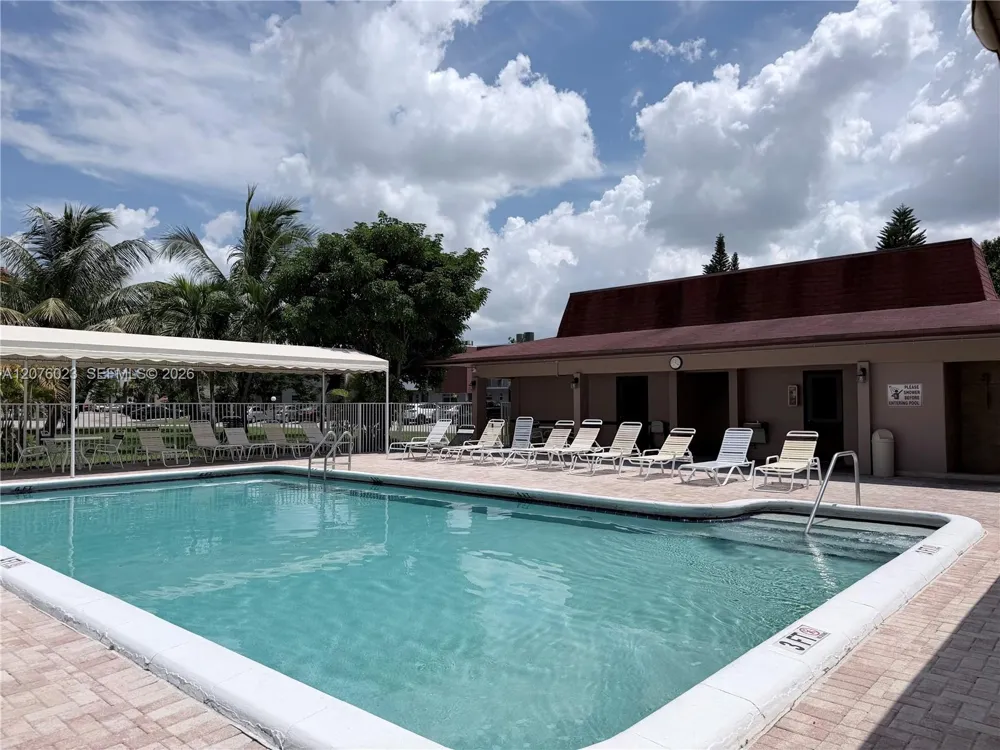 2951 NW 46th Ave #109 Lauderdale Lakes, FL 33313