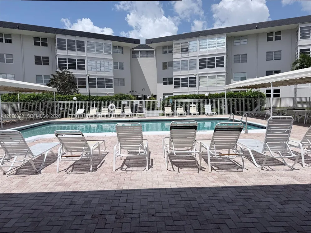 2951 NW 46th Ave #109 Lauderdale Lakes, FL 33313